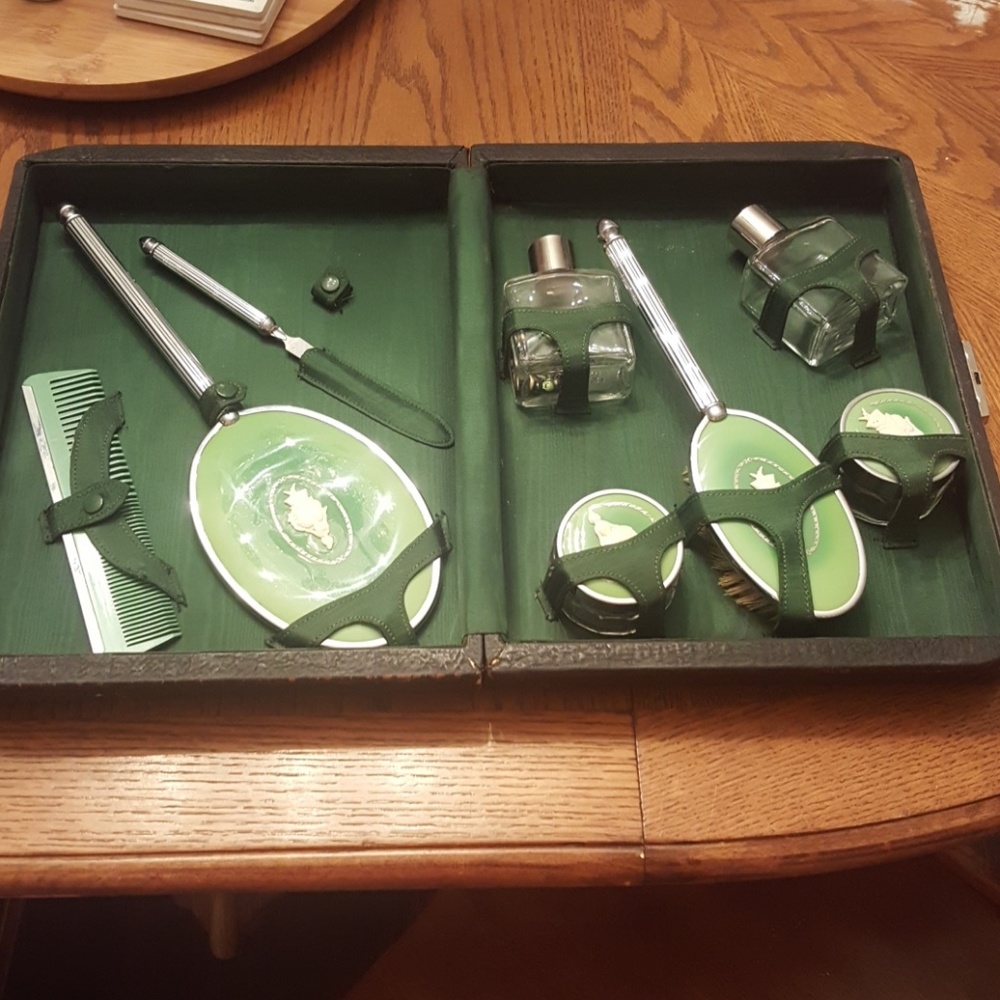 Vintage women's travel kit